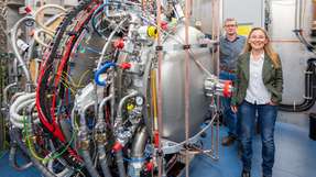 Am Teststand ELISE (Extraction from a Large Ion Source Experiment) in Garching erprobt das IPP Szenarien für den ITER-Heizbetrieb mittels Neutral Beam Injection (NBI). Wissenschaftler: Dr. Dirk Wünderlich und Prof. Dr. Ursel Fantz