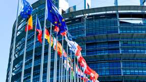 Das EU-Parlament verabschiedet ein wichtiges Gesetz zur Förderung der grünen Technologien.