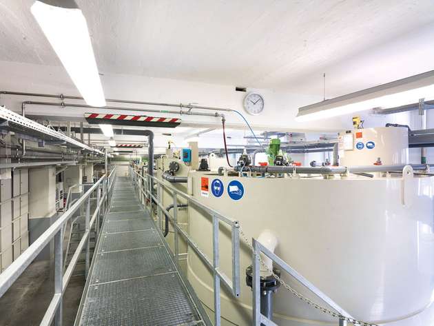 Reinigung der Abwässer aus der Oberflächenbehandlung – gesteuert durch Siemens-Automatisierungskomponenten – bevor sie direkt in den Main eingeleitet werden