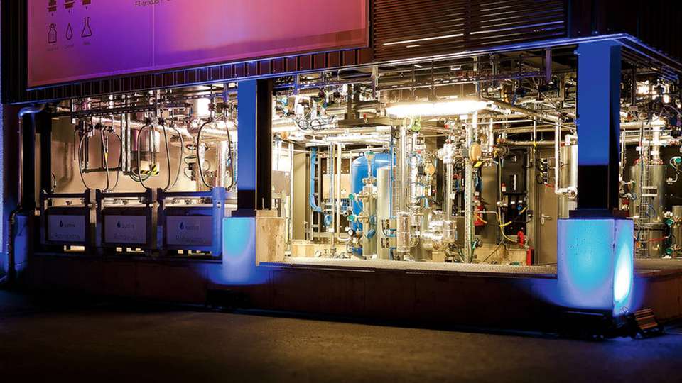 Power-to-Liquids-Demonstrationsanlage: Wasser, Kohlendioxid und Ökostrom sind die Rohstoffe, aus denen synthetische Kraftstoffe und Wachse hergestellt werden.
