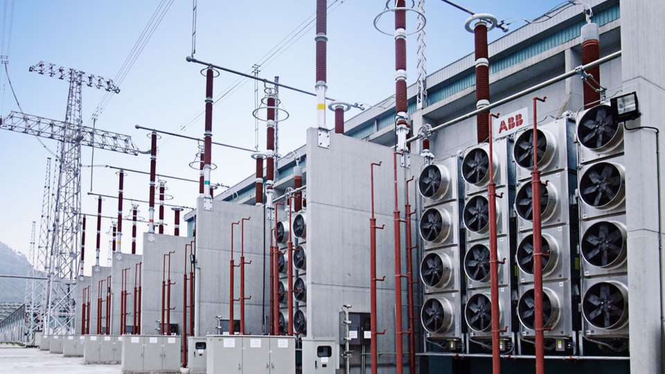 ABB-Anlage: Das Unternehmen hat Aufträge im Wert von über 300 Millionen US-Dollar für die Lieferung von zentralen Energietechnologien für zwei neue Ultrahochspannungs-Gleichstromübertragungsleitungen in China erhalten.