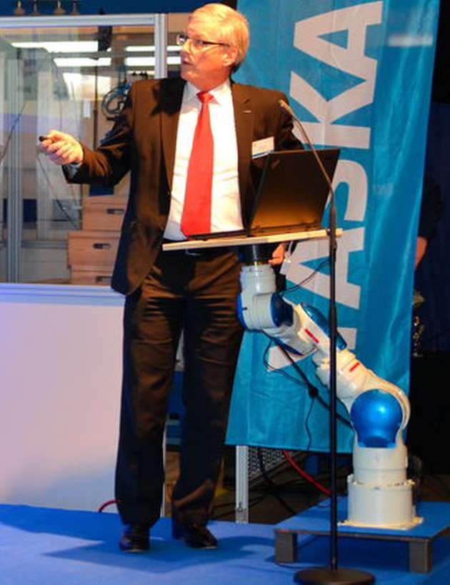 „Wir wollen Mechatronik für Menschen nutzbar macht“, sagt Manfred Stern, Präsident und CEO von Yaskawa Europe. 