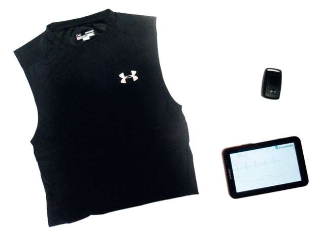 Das Fitness-Shirt des Fraunhofer-Instituts IIS liest beim Tragen kontinuierlich Körpersignale wie Puls und Atmung aus. Die ausgewerteten Daten lassen sich z. B. auf einem Smartphone oder Tablet-PC visualisieren.