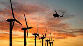 Windparks könnten künftig Regelenergie zur Stabilisierung des Stromnetzes bereitstellen. Dafür haben die Übertragungsnetzbetreiber Rahmenbedingungen festgelegt.