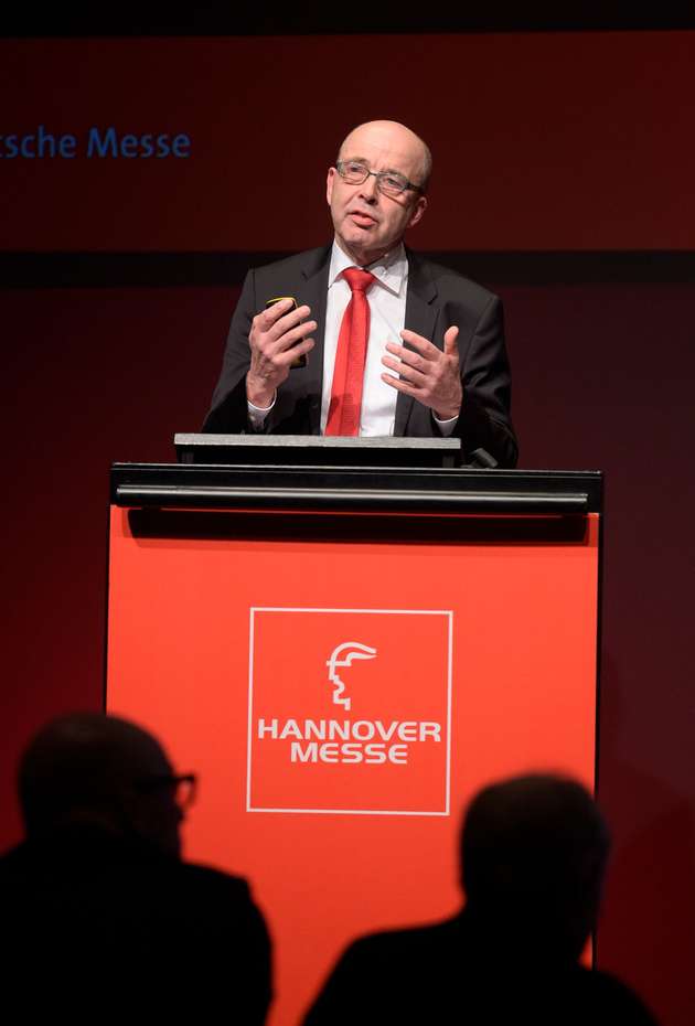 Johann Soder, Geschäftsführer Technik und Innovation bei SEW Eurodrive referierte auf der Preview zur Hannover Messe zum Thema: Der Mensch in der Industrie 4.0.