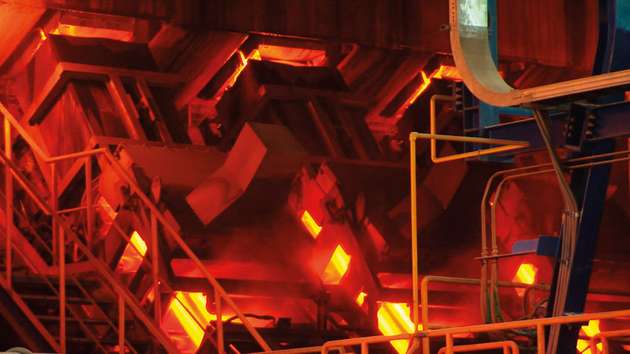 Das neue Stahlwerk der United Steel Company in Hidd im Königreich Bahrain ist auf eine Jahresproduktion von 600 000 Tonnen Stahl ausgelegt.