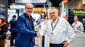 Xavier Serra, Direktor Distribution Network EMEA bei Adlink (links), und Bernd Hantsche, Vice President Product Marketing Embedded & Wireless bei Rutronik, gaben auf der diesjährigen Embedded World in Nürnberg die Kooperation ihrer Unternehmen bekannt.