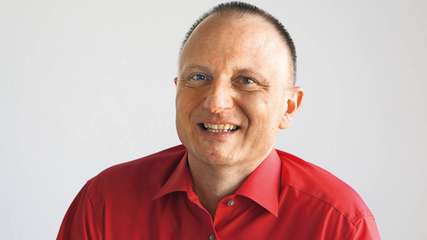 Ingo Baumgardt ist Head of Sensor Communication bei Leuze electronic. Der Optosensorikhersteller steht für innovative und effiziente Sensorlösungen mit über 50 Jahren Erfahrung und Expertenwissen. Im Bereich Research & Development gestaltet Ingo Baumgardt mit seinen Kollegen aktiv die Industrieautomatisierung von morgen.