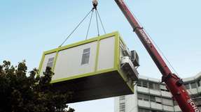 Die mobile Fabrik wird aufgestellt.