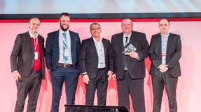 Bei der Preisverleihung in Budapest, von links nach rechts: Konstantin Meier-Kulenkampff (Vice President Purchasing & Materials EME bei Agco), Maximilian Bayer (Account Manager bei Rafi), Wolfgang Geiger (Director Purchasing Germany & Global Commodity, Hydraulics & Electrical System bei Agco), Eduard Janez (Global Key Account Manager bei Rafi) und Christian Mögle (Global Commodity Manager Electrics & Electronics bei Agco).