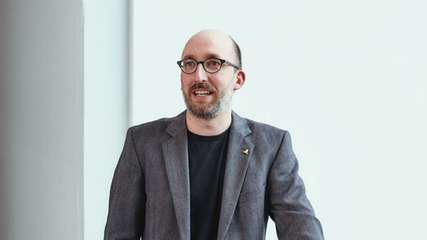 Arnold Krille ist Abteilungsleiter Productdevelopment Cognitix bei der Genua. Zuvor war der Diplom-Physiker in unterschiedlichen Unternehmen als Softwareentwickler und COO und CEO tätig. Genua sorgt für IT-Sicherheit auf Top-Niveau: in IT-Infrastrukturen im öffentlichen Sektor, der Industrie, KRITIS-Organisationen oder im Geheimschutz.