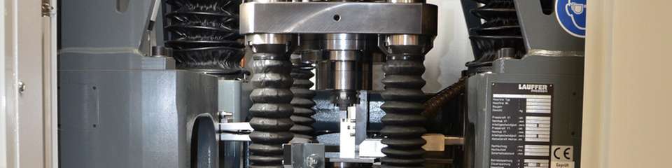 Die Firma Baumüller liefert ein regelbares Antriebssystem für die neuentwickelte elektrische Pulverpresse von Maschinenfabrik Lauffer.