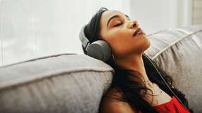 Der ABB Crealizer bietet den Anwendern in einer Reihe von industriellen Anwendungen zahlreiche Vorteile. Dazu gehört beispielsweise die aktive Schwingungsregelung, die in Echtzeit die Vibrationen im Antriebsstrang aktiv dämpft - ähnlich einem Noise-Cancelling-Kopfhörer.