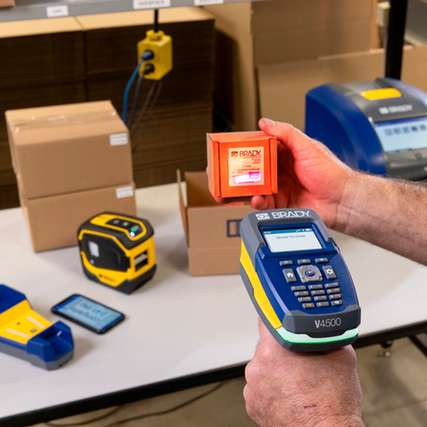 Alle drei Lesegeräte können 128-Barcodes mit einer Breite von 40 mm aus einer Entfernung von bis zu 92 cm sowie winzige Datamatrix-Barcodes mit einer Breite von 10 mm aus einer Entfernung von bis zu 17 cm erfassen.