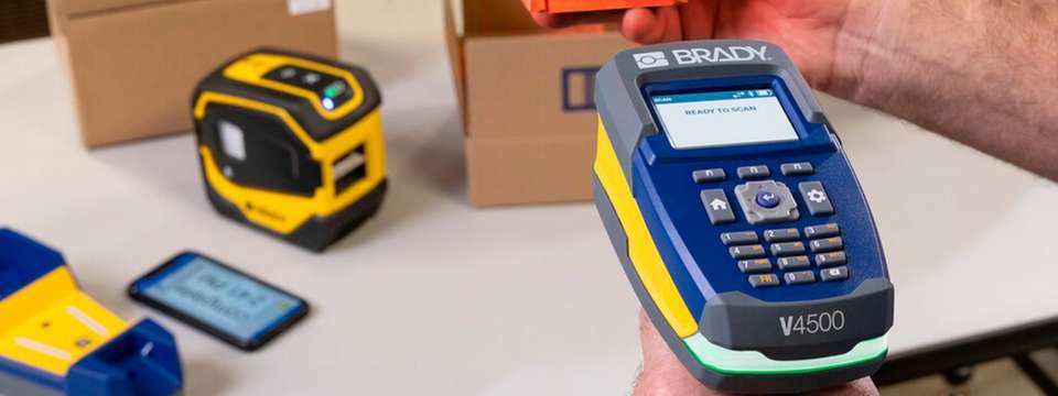 Alle drei Lesegeräte können 128-Barcodes mit einer Breite von 40 mm aus einer Entfernung von bis zu 92 cm sowie winzige Datamatrix-Barcodes mit einer Breite von 10 mm aus einer Entfernung von bis zu 17 cm erfassen.