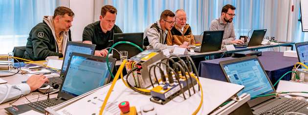 Für Produktionsverantwortliche, Instandhaltung, OT/IT-Teams sowie Engineering und Energiemanagement bietet der Treff damit genau das, was im Alltag oft fehlt: die Gelegenheit, Technologien unter Realbedingungen zu prüfen, Entscheidungen fundiert vorzubereiten und Roadmaps zu schärfen.