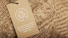 Bei der Wiederverwertung von zum Beispiel nicht nutzbarer Kleidung aus der Altkleidersammlung ist nicht bekannt, wie sich das Recyclingmaterial im Herstellungsprozess verhält – bislang ein Grund, den Einsatz zu vermeiden.
