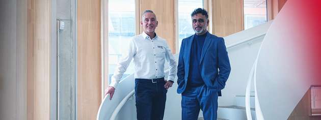 teffen Winkler, Vertriebsleitung der Business Unit Automation & Electrification Solutions bei Bosch Rexroth (links), und Jash Bansidhar, Leiter IoT Automation bei Advantech (rechts), freuen sich auf die Zusammenarbeit.