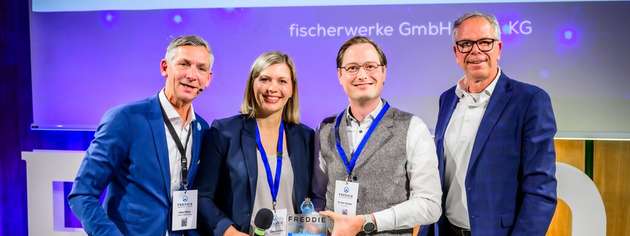 Die Sieger der Unternehmensgruppe Fischer nehmen ihren FREDDIE – Der Industrial AI Award entgegen