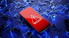 Wie bereits im Vorjahr verbreiteten Cyberkriminelle ihre Schadsoftware über vertrauenswürdige Marktplätze und hatten hybride Arbeitsumgebungen im Visier. 