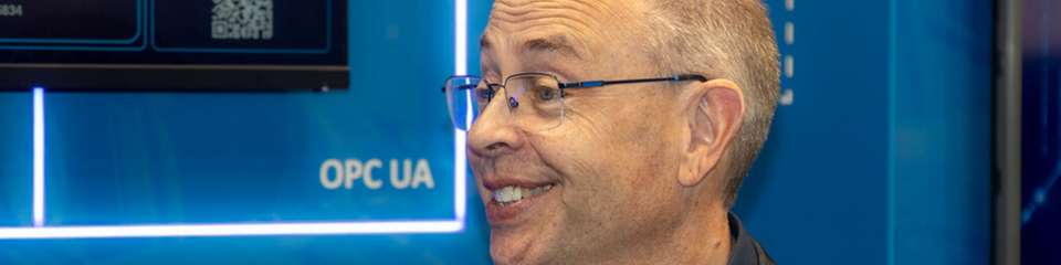 Andreas Röck, Senior Product Manager | Head of Technical Documentation bei Softing, im Interview mit der Roten Couch.