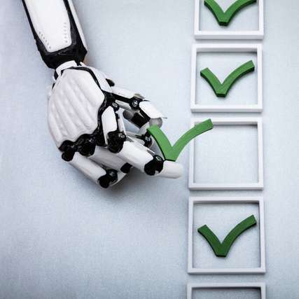 Bisher existierte nur eine einzige Roboterklasse, die von kleinen Roboterarmen bis zu tonnenschweren Industrierobotern alle umfasste. Mit der ISO 10218 wurde eine Auffächerung in kleine und schwere, leistungsstarke Klassen vorgenommen.