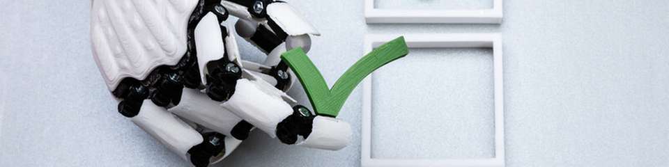 Bisher existierte nur eine einzige Roboterklasse, die von kleinen Roboterarmen bis zu tonnenschweren Industrierobotern alle umfasste. Mit der ISO 10218 wurde eine Auffächerung in kleine und schwere, leistungsstarke Klassen vorgenommen.