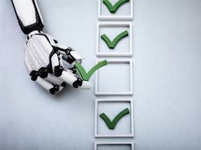 Bisher existierte nur eine einzige Roboterklasse, die von kleinen Roboterarmen bis zu tonnenschweren Industrierobotern alle umfasste. Mit der ISO 10218 wurde eine Auffächerung in kleine und schwere, leistungsstarke Klassen vorgenommen.