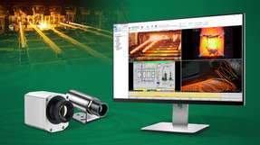 Industrie-Thermografiekamera zur Echtzeit-Überwachung von Hochtemperaturprozessen in der Metallverarbeitung mit Analyse-Software.