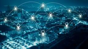 Ein rein zentraler Monitoring-Server, der alle Systeme über alle Standorte hinweg überwacht, wirkt auf den ersten Blick effizient. In der Praxis zeigt sich jedoch schnell, dass dieser Ansatz bei verteilter IT-Infrastruktur einige Schwächen hat.