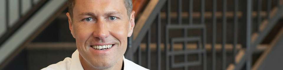 Sven Adler ist ein erfahrener Finanz- und Transformationsmanager mit über 20 Jahren internationaler Führungserfahrung, der als neuer globaler CFO von Infios den weltweiten Finanzbereich strategisch weiterentwickeln wird.
