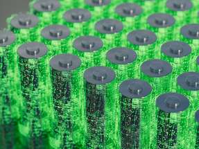 Die Entgasung und Versiegelung sind zentrale Schritte in der Produktion von Batteriezellen. Festo-Pneumatikzylinder und -Spindelachsen steuern das Absaugen von Formiergas und die Handhabung der Zellen. 