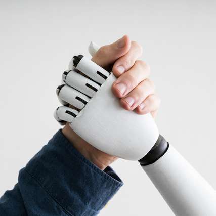 WearaCob – Wearable und Collaborative – ermöglicht eine enge und gefahrlose Zusammenarbeit von Mensch und Roboterarm.