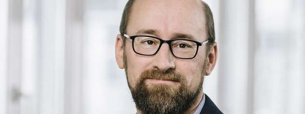 Michael Hanisch, Head of Technology bei AWS Deutschland, sagt: „Wer KI nur diskutiert, wird von denen überholt, die sie praktisch einsetzen.“