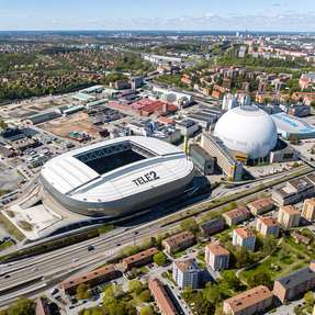 Die Stockholm Globe-Arena (r.) und die Stockholm Arena (l.) gehören zu den Symbolen von Schwedens Hauptstadt Stockholm. Jetzt erhielten die beiden Veranstaltungshallen ein einheitliches SCADA-System auf der Basis von atvise.