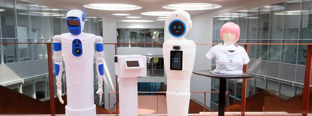 Roboter im Krankenhaus: Das Forschungsteam präsentiert Ergebnisse des Projekts HospiBot. 