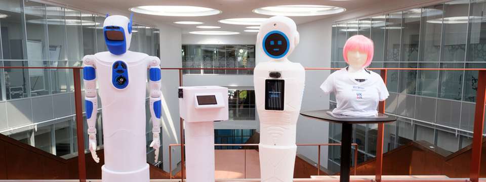 Roboter im Krankenhaus: Das Forschungsteam präsentiert Ergebnisse des Projekts HospiBot. 