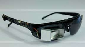 
                        
                        
                          Ein Prototyp der neuartigen Datenbrille, die mit OLED-Mikrodisplays ausgestattet ist.
                        
                      