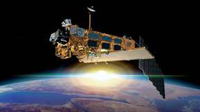 Seit April 2012 fliegt auch der europäische Umweltsatellit Envisat manövrierunfähig um die Erde. 