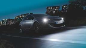 Die Night-Breaker-H7-LED ist Deutschlands erste straßenzugelassene LED-Nachrüstlampe. Im Video wird der Einbau bei einem VW Polo erklärt.