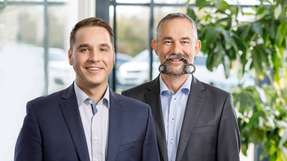 Thomas Engler (l.), Vertriebsleiter, und Stefan Börsig, Geschäftsführer, danken den Mitarbeitenden und blicken zuversichtlich in die Zukunft.