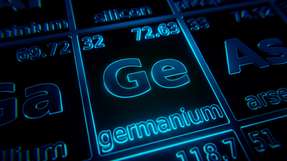 Der Verbindungshalbleiter Silizium-Germanium hat nämlich entscheidende Vorteile gegenüber der heutigen Silizium-Technologie, was Energieeffizienz und die erreichbaren Taktfrequenzen betrifft.