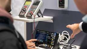 Am Conrad Stand erwartet Besucher als exklusive Preview das neue 250-MHz-Oszilloskop von Voltcraft, das mit einem 16-Kanal-Logikanalyzer, integriertem Funktionsgenerator und intuitivem Multitouch-Screen neue Maßstäbe in der Kompaktklasse setzt.