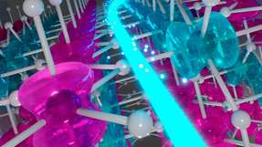 Abgelenkte Elektronen aufgrund eines unkonventionellen anomalen Hall-Effekts in einem altermagnetischen Kristall von Rutheniumdioxid.