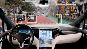 Ohne zuverlässige Steckverbinder bleibt KI-gestützte Mobilität stehen: Hochleistungsverbindungen sichern Datenströme in autonomen Fahrzeugen, Verkehrsnetzen und Wartungssystemen.