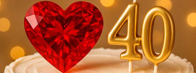 Rubinrot wie das Logo von Glyn und Toshiba – zum 40. Jubiläum feiern die langjährigen Partner ihre „Rubinhochzeit“ mit einem Symbol für Härte, Beständigkeit und Verbundenheit.