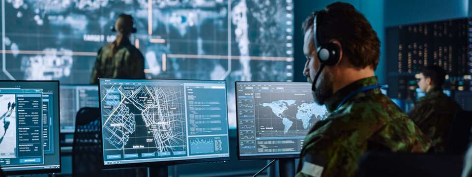Mit robustem Design und integrierten Schnittstellen unterstützt der Cheetah Tactical Router vernetzte Einsätze auf Fahrzeugplattformen und in anspruchsvollen Einsatzszenarien.
