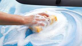 Antimikrobielle Oberflächen hemmen das Wachstum von Mikroorganismen wie Bakterien, Pilzen oder Algen. Durch spezielle Beschichtungen mit Silber-Ionen oder physikalisch wirkende Materialien lassen sich Keime auf Eingabesystemen effektiv reduzieren.