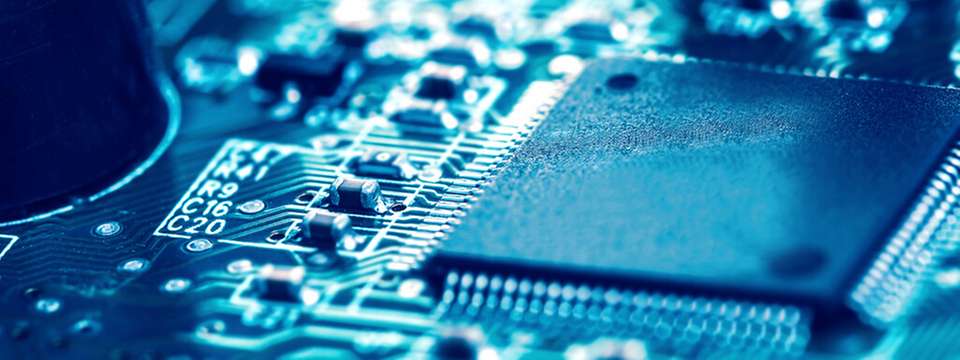 Die modularen Mechatroniklösungen von Bosch Rexroth – von Lineartechnik-Komponenten bis hin zu einbaufertigen Subsystemen – steigern die Präzision, den Durchsatz und die Effizienz in der Halbleiter- und Elektronikfertigung.