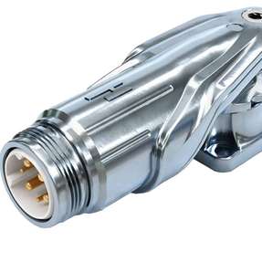 Klein aber leistungsstark: Der neue Winkelsteckverbinder M16 für Ströme bis 25 Ampere steht auf der SPS bei HUMMEL im Fokus. Mit einer Bauhöhe von knapp 22 mm ist er der flachste Gerätesteckverbinder seiner Klasse.